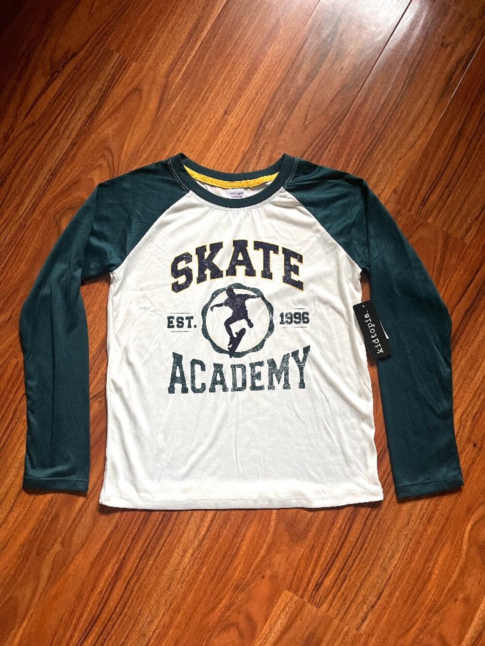 NWT Kidtopia Skate Academy Forest Green/White Raglan Pajama Long-Sleeve Tee L